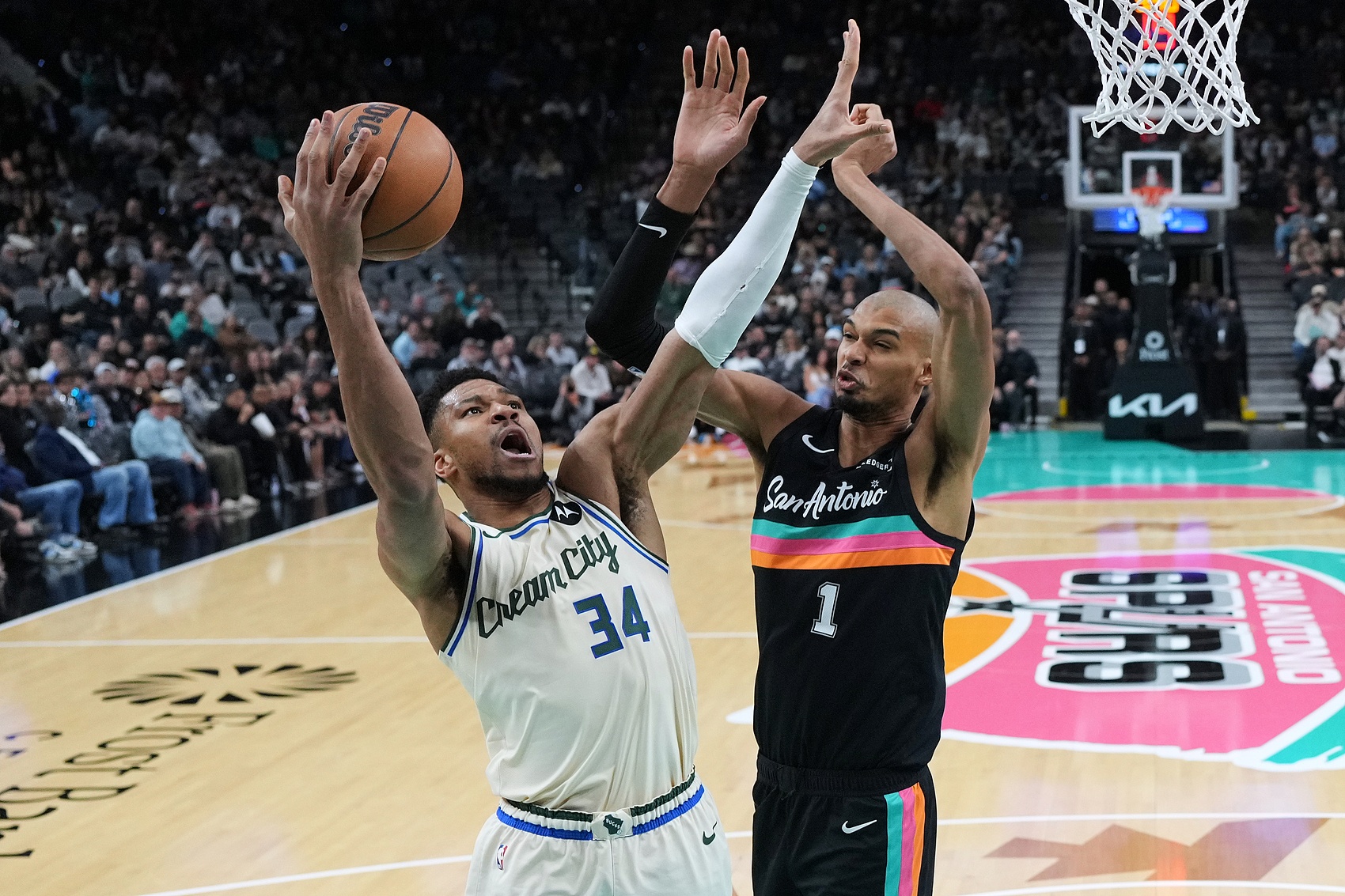 开云体育下载电脑版-字母哥谈文班：他只要保持健康就是联盟的未来 天空才是极限