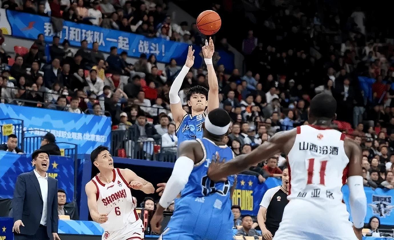 开云-曾凡博腰伤麻烦了！归期待定，顺便恢复手指伤势，许利民压力山大