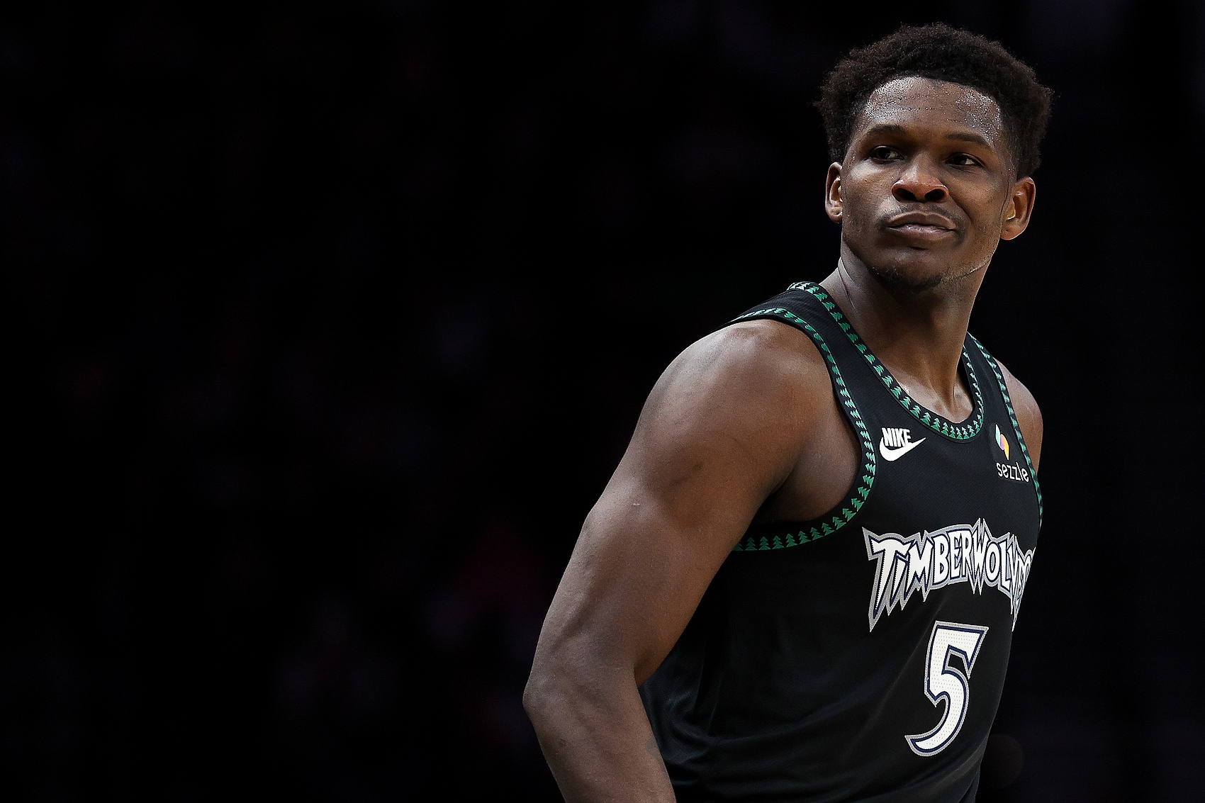 kaiyun-解说：大人时代变了 爱德华兹今年没进首发真可惜 东部还挺合理的